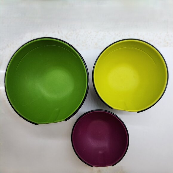 Colourful Nesting Measure Cups with Pour Spout sides - Picture 4 of 11